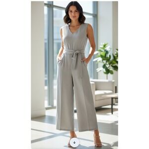 Connected Apparel Tie-Front V-Neck Capri Jumpsuit Lavender Sleeveless Size 4